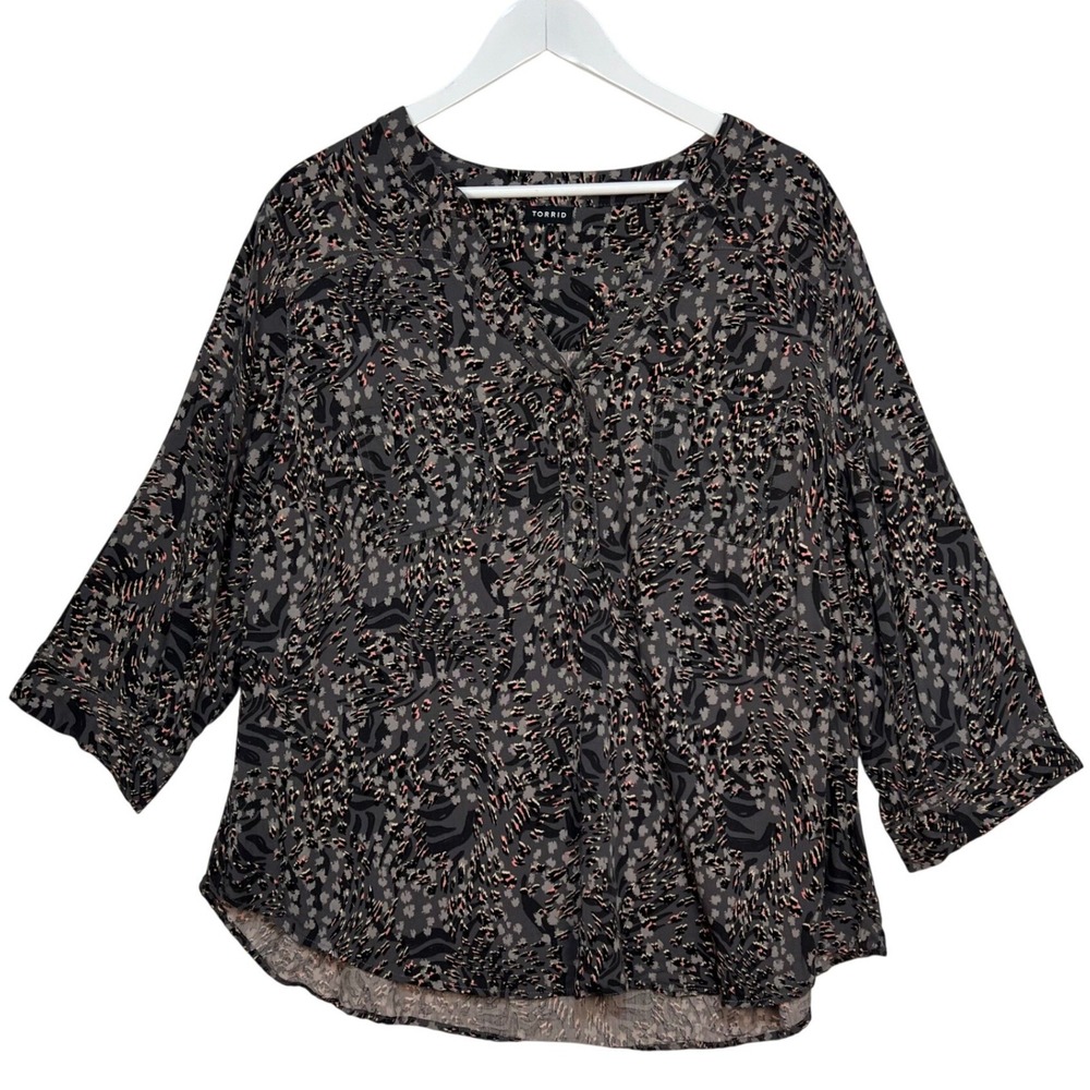 Torrid Animal Print Top Measures like Size 3 3/4 Sleeve V-Neck Henley Pocket